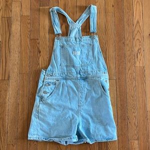 Levi’s overall shorts shortalls size small